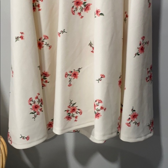 ☑️ 2/$12 Floral dress - Picture 7 of 7